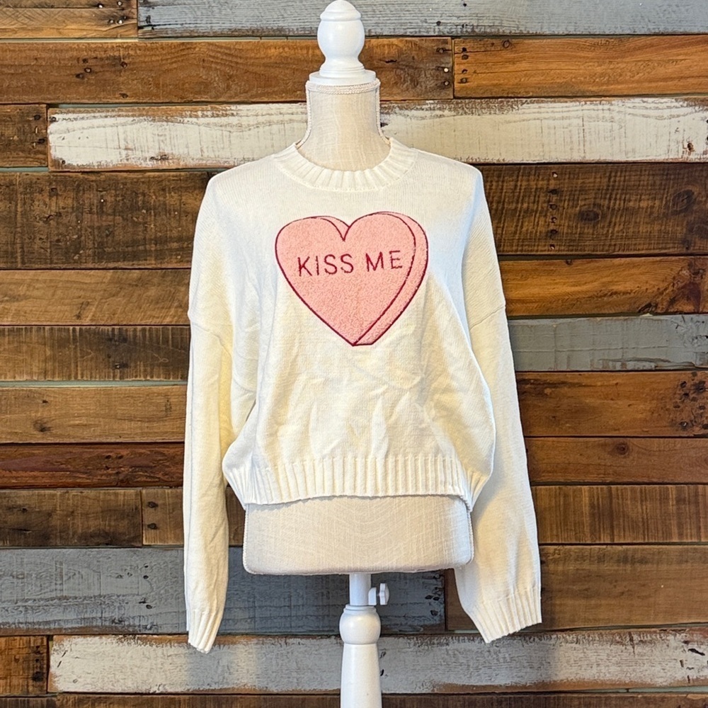 NWT Jessica Simpson ‘Kiss Me’ Heart Sweater